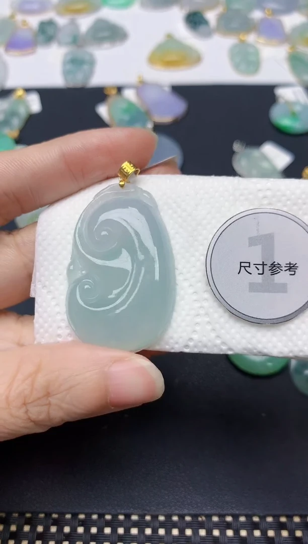 翡翠18K金镶嵌颈饰天然缅甸A货翡翠