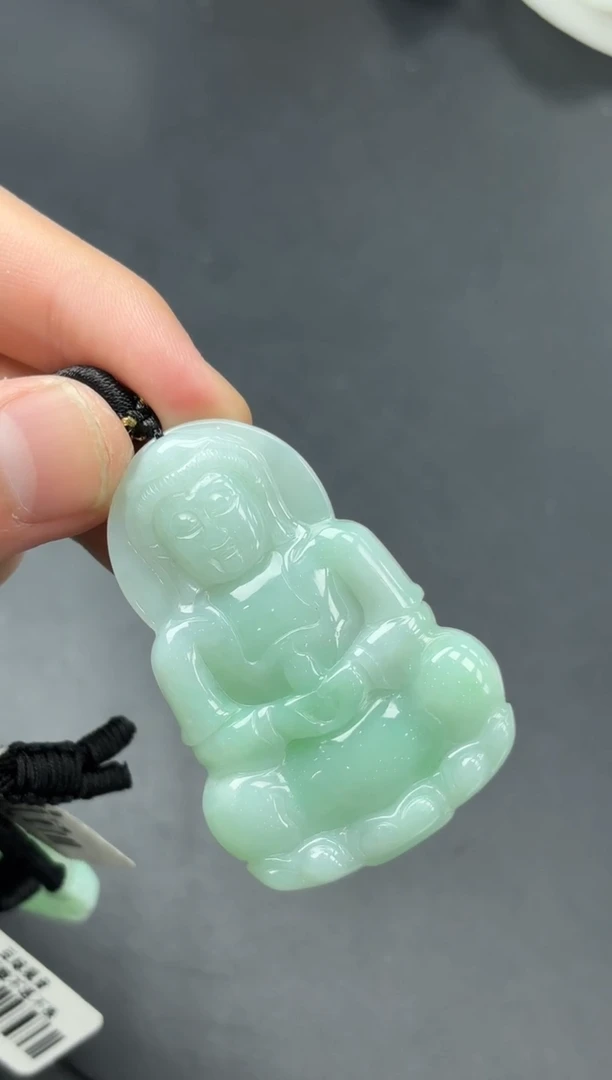 颈饰未镶嵌翡翠观音
