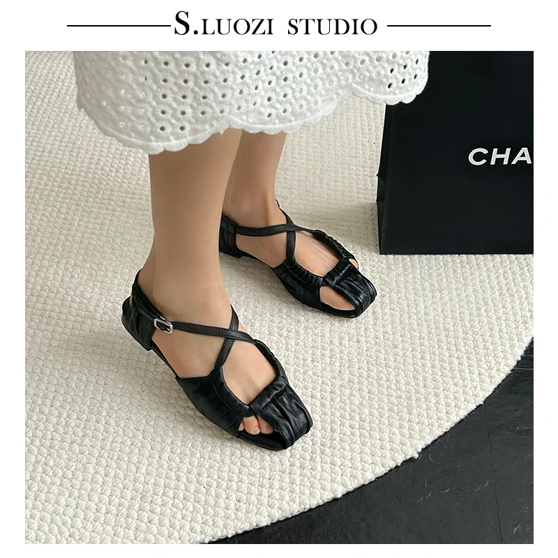 诗罗姿2025新款法式千金风交叉带罗马凉鞋女小众设计感包头凉鞋