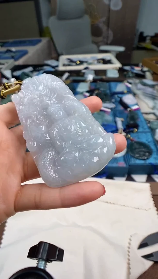 颈饰未镶嵌翡翠 多样性发其一