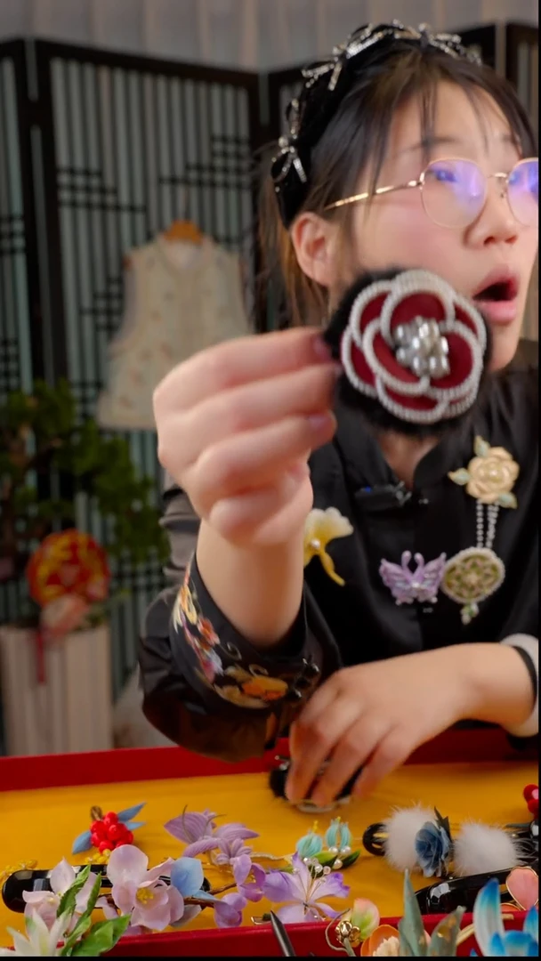 刺绣非遗绒花手工饰品