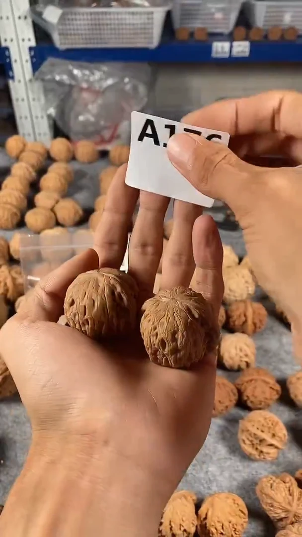 吊坠文玩核桃41铁锤有一点点黄