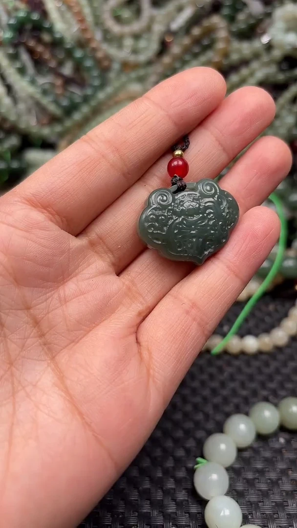 颈饰未镶嵌和田玉1