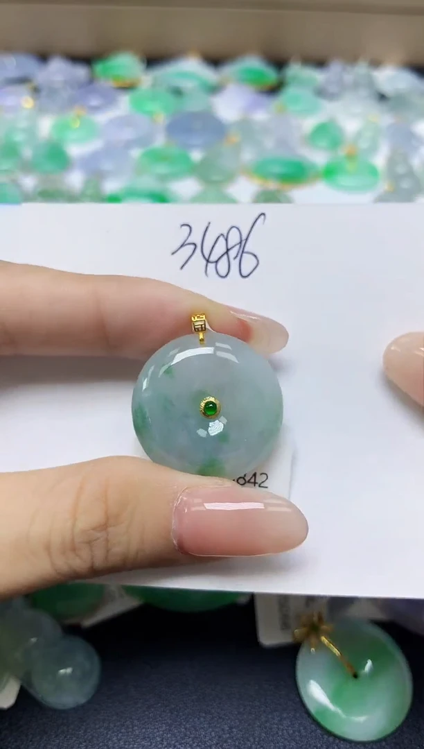 翡翠18K金镶嵌颈饰天然缅甸翡翠A货