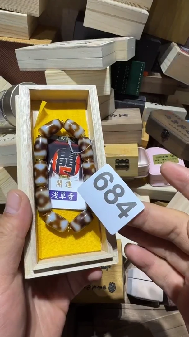 瓷片上**人瓷器瓷器瓷器瓷器瓷器瓷器