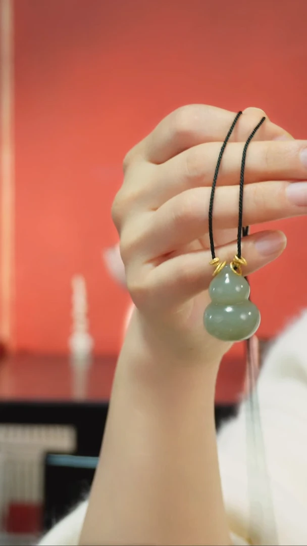 颈饰未镶嵌和田玉吊坠