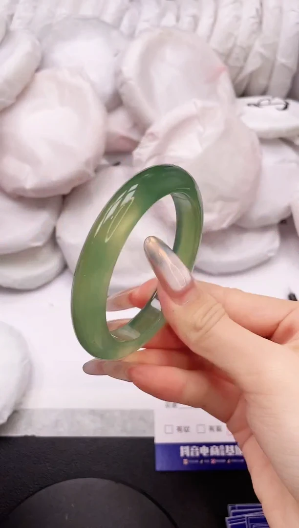 【闪购商品】石英质玉手镯未镶嵌4K298-55