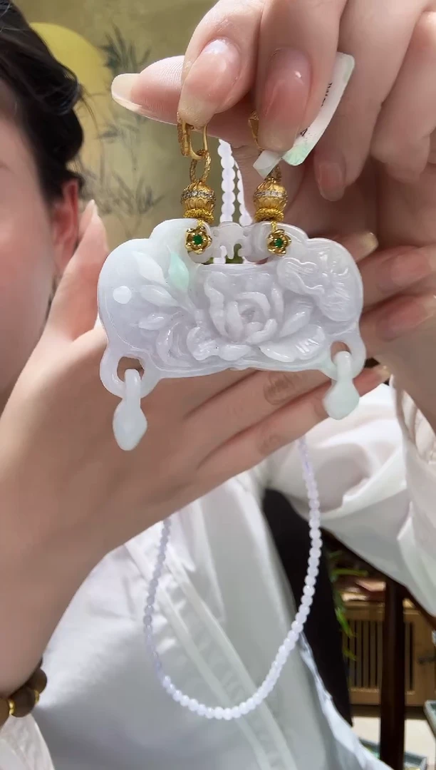 颈饰未镶嵌翡翠吊坠