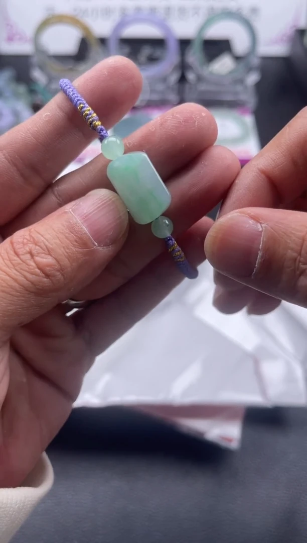 【闪购商品】翡翠手链未镶嵌瑕疵手串