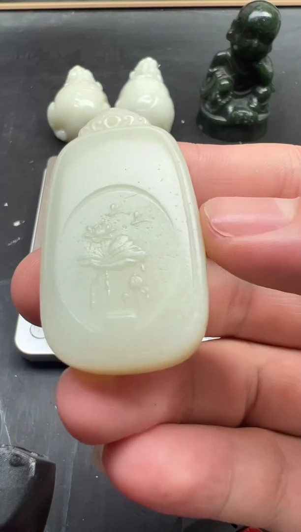 和田玉未镶嵌颈饰玉牌