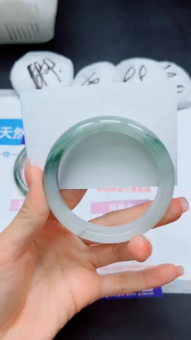 【闪购商品】石英质玉手镯未镶嵌27