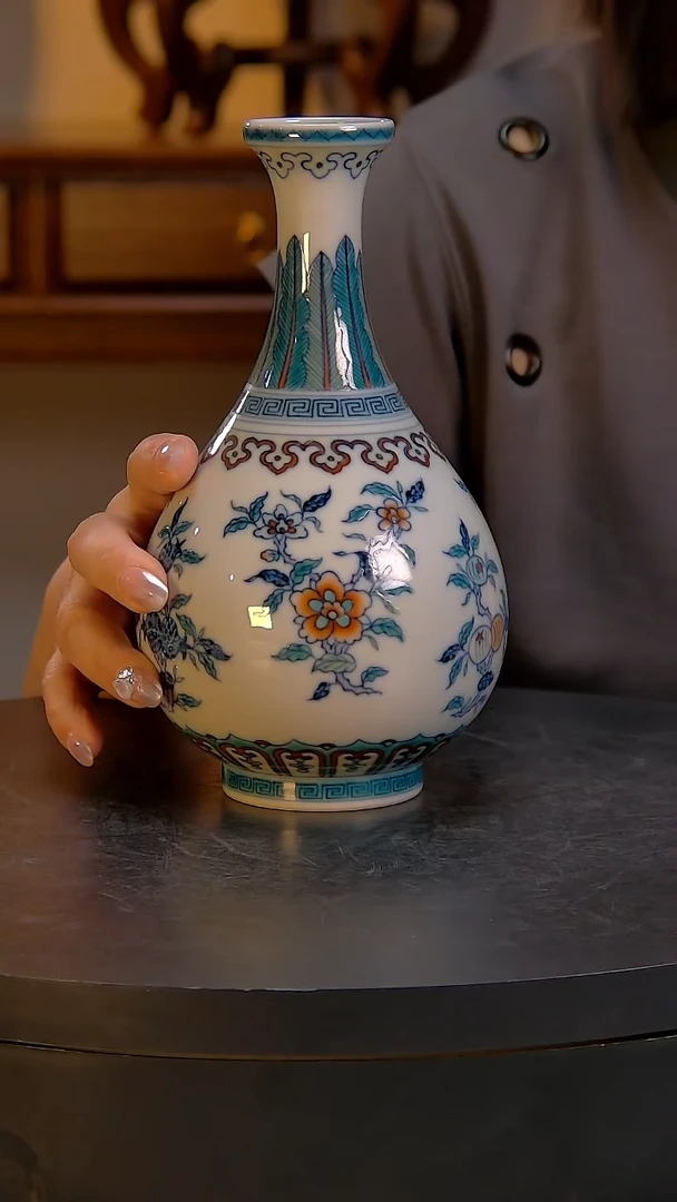 青花斗彩瓶精品陶瓷