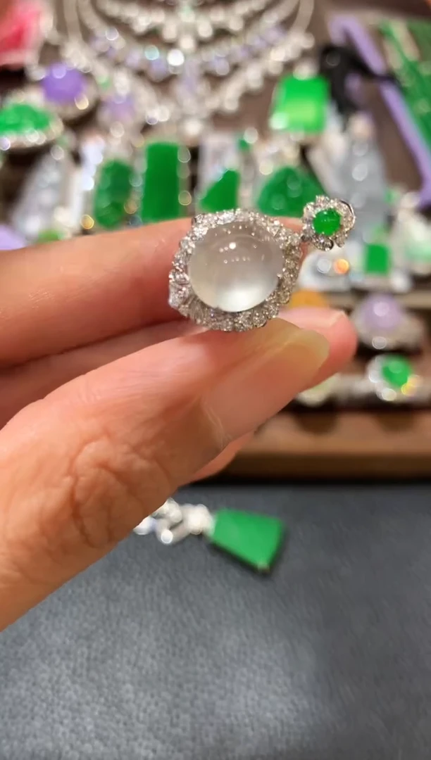 18K金镶嵌戒指翡翠a100