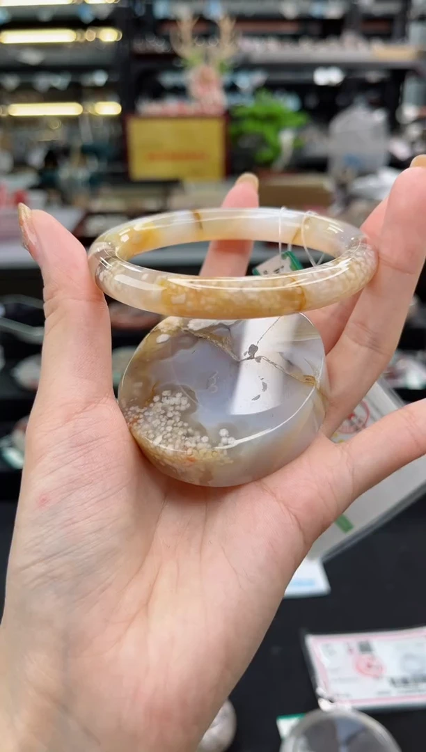 【闪购商品】石英质玉手镯未镶嵌62圈口（赠品镯心）1600037