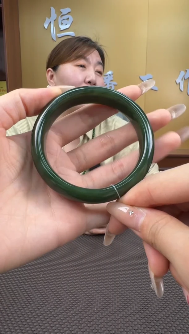 【闪购商品】和田玉手镯未镶嵌60