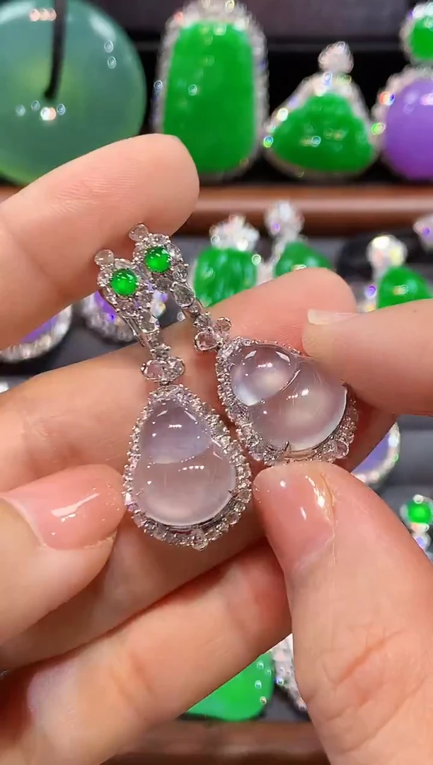 18K金镶嵌翡翠耳饰耳包