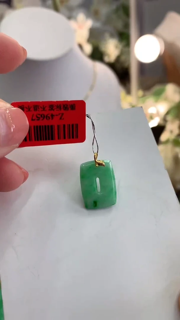 【闪购商品】翡翠吊坠(不含链)18K金镶嵌挂件