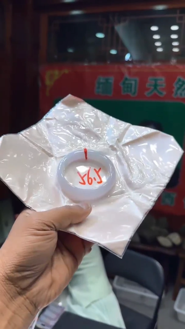 翡翠手镯未镶嵌手镯