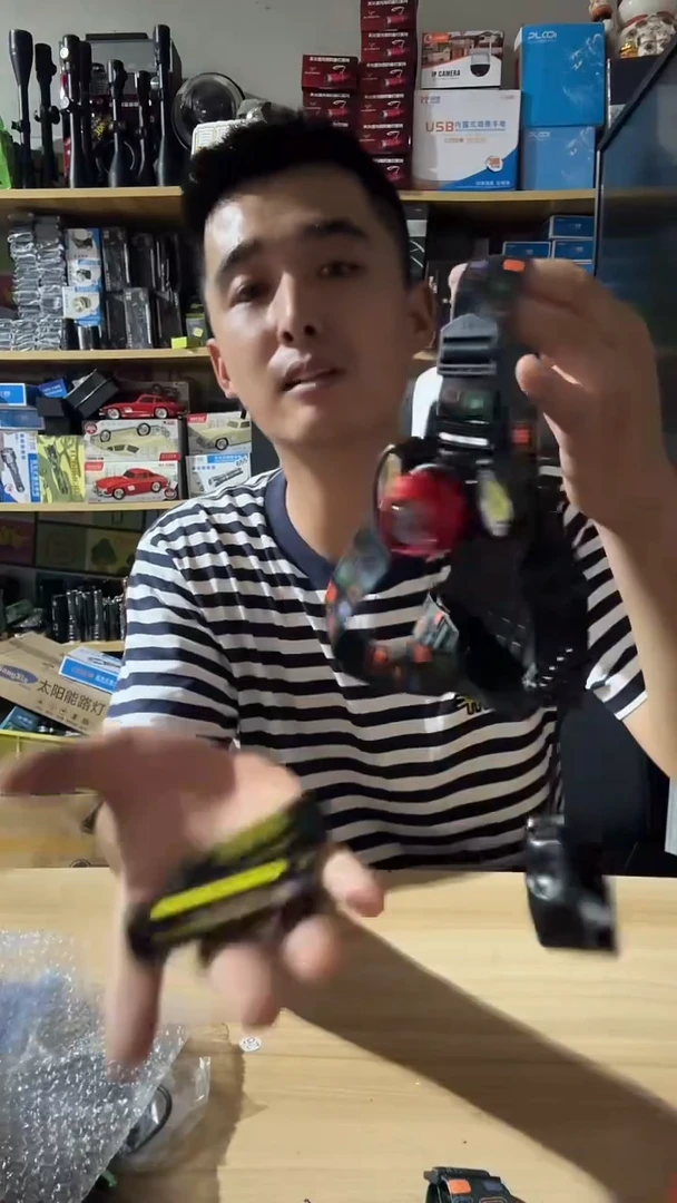 坏头灯不带电池两边侧灯好使