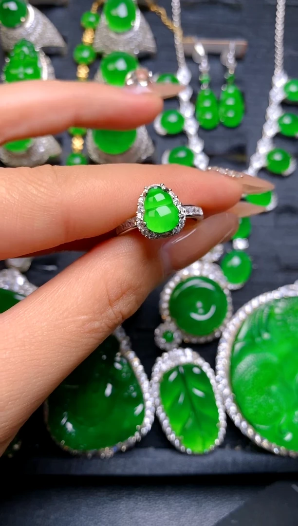 【闪购商品】翡翠戒指银S925镶嵌葫芦女戒