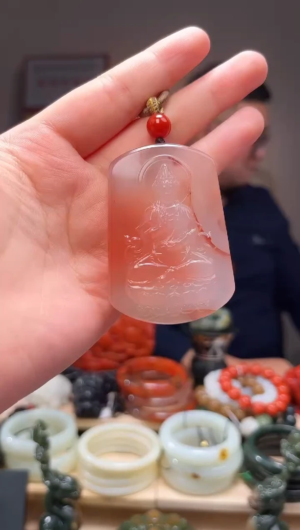 颈饰未镶嵌南红玛瑙吊坠