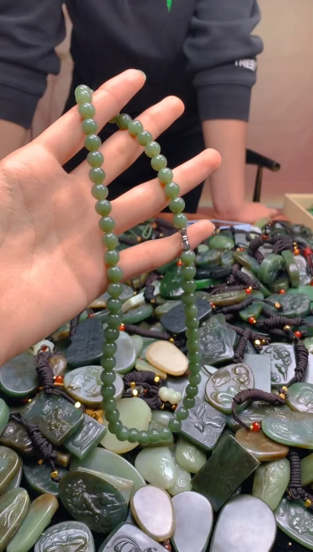 颈饰未镶嵌和田玉1