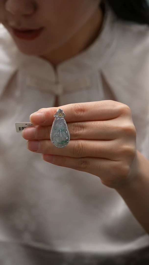 颈饰18K金镶嵌翡翠叶子