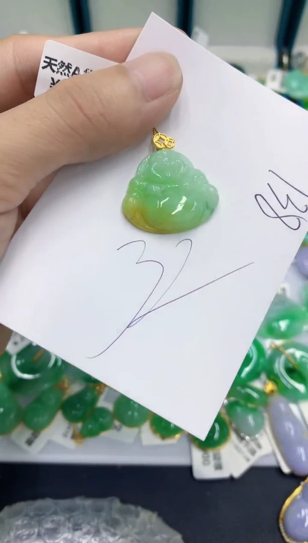 翡翠挂件未镶嵌翡翠