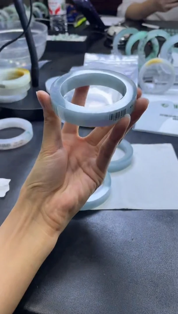 未镶嵌手镯定制翡翠啊*?手镯