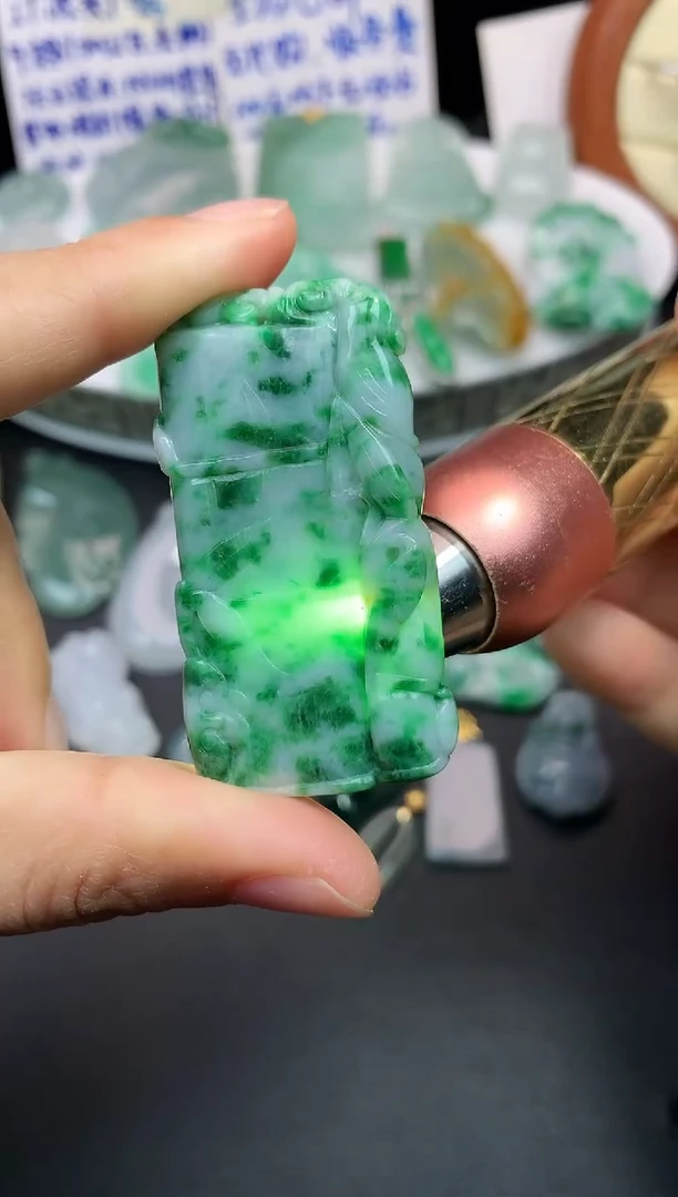 颈饰未镶嵌翡翠吊坠