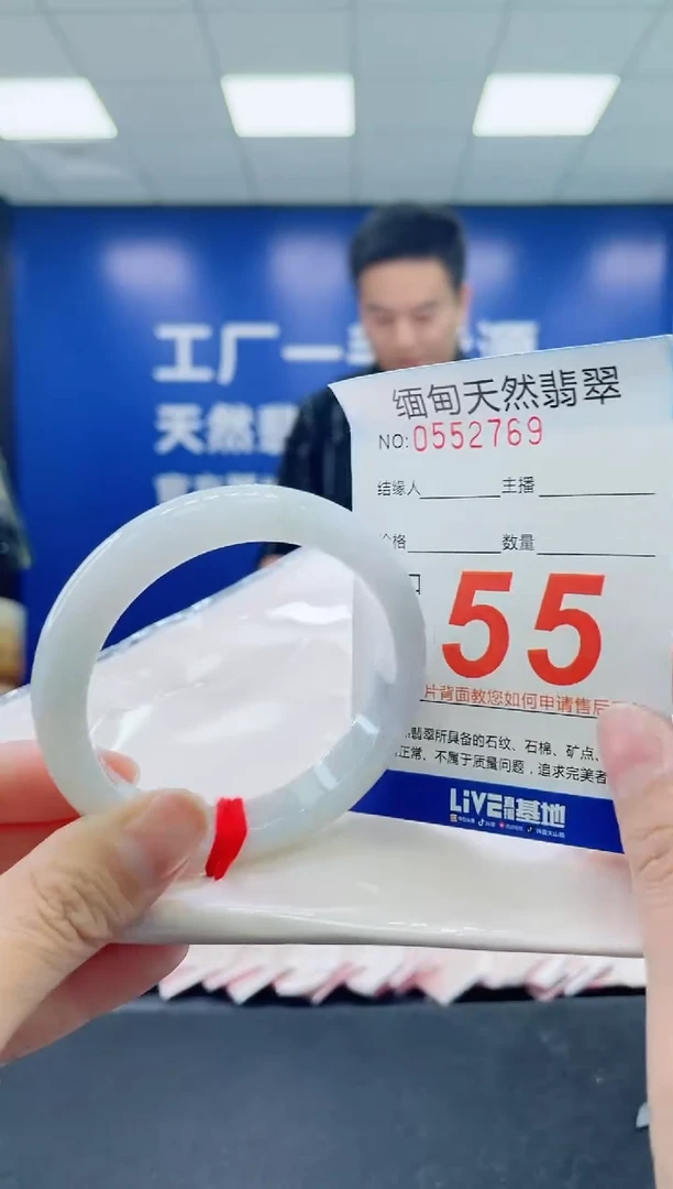 未镶嵌手镯翡翠天然翡翠手镯