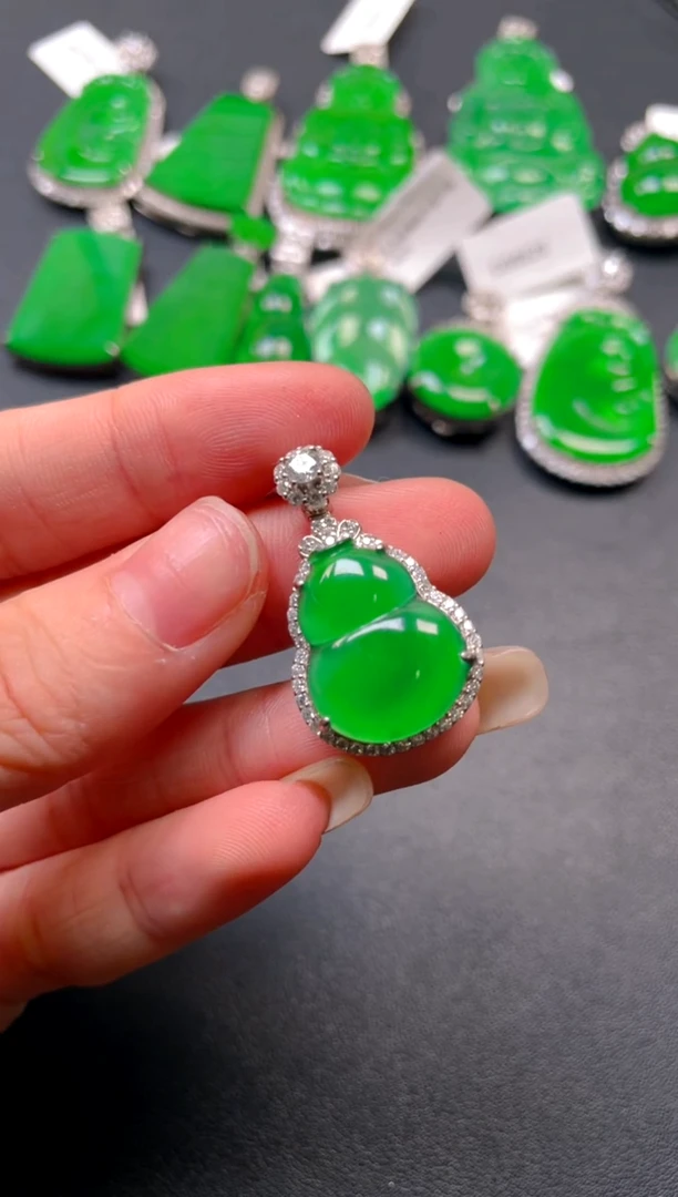 颈饰银S925镶嵌翡翠吊坠