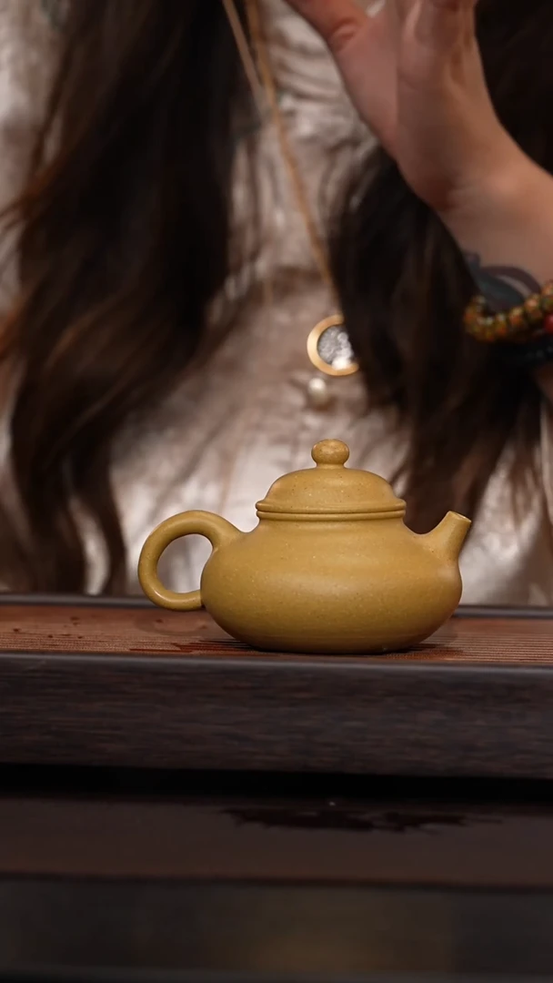 茶壶紫砂容天（中） 190CC