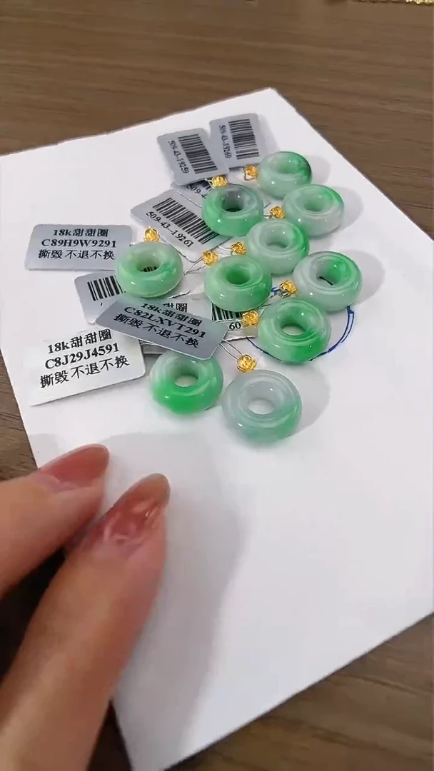 吊坠(不含链)18K金镶嵌翡翠甜甜圈 多样性发其一