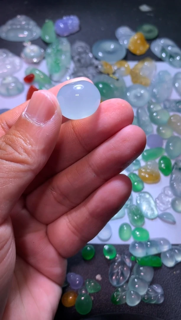 【闪购商品】翡翠颈饰未镶嵌鼓珠