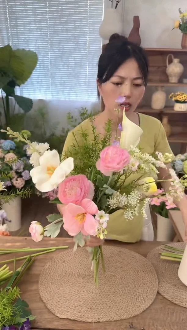 粉白色马蹄莲白粉郁金香