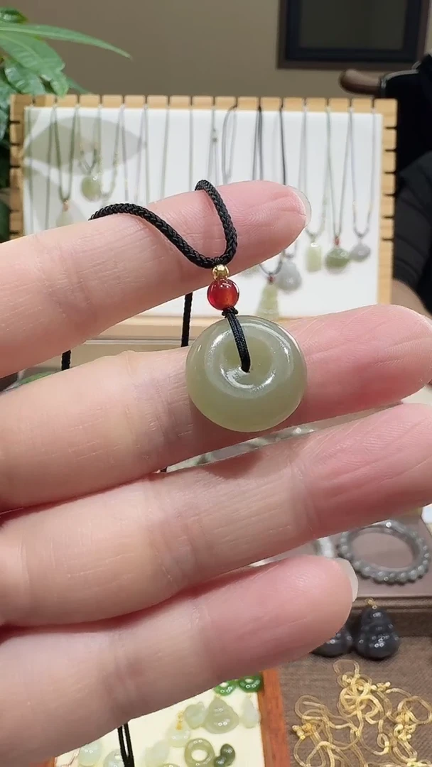 颈饰未镶嵌和田玉晴水平安扣16mm吊坠