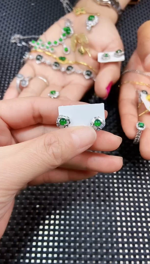 【闪购商品】翡翠耳饰未镶嵌11111111