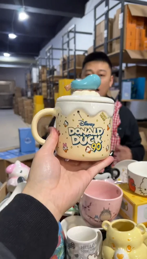 【闪购商品】杯原盒90周年唐老鸭带盖杯