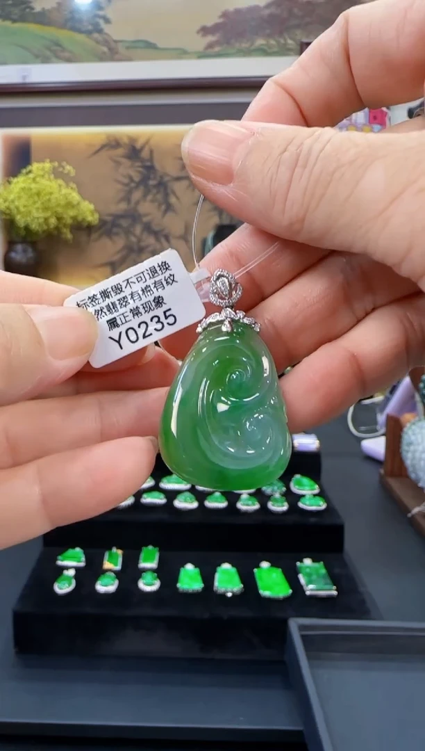 颈饰18K金镶嵌翡翠Y0235如意