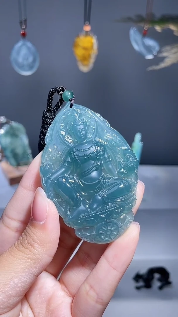 颈饰未镶嵌翡翠观音自在