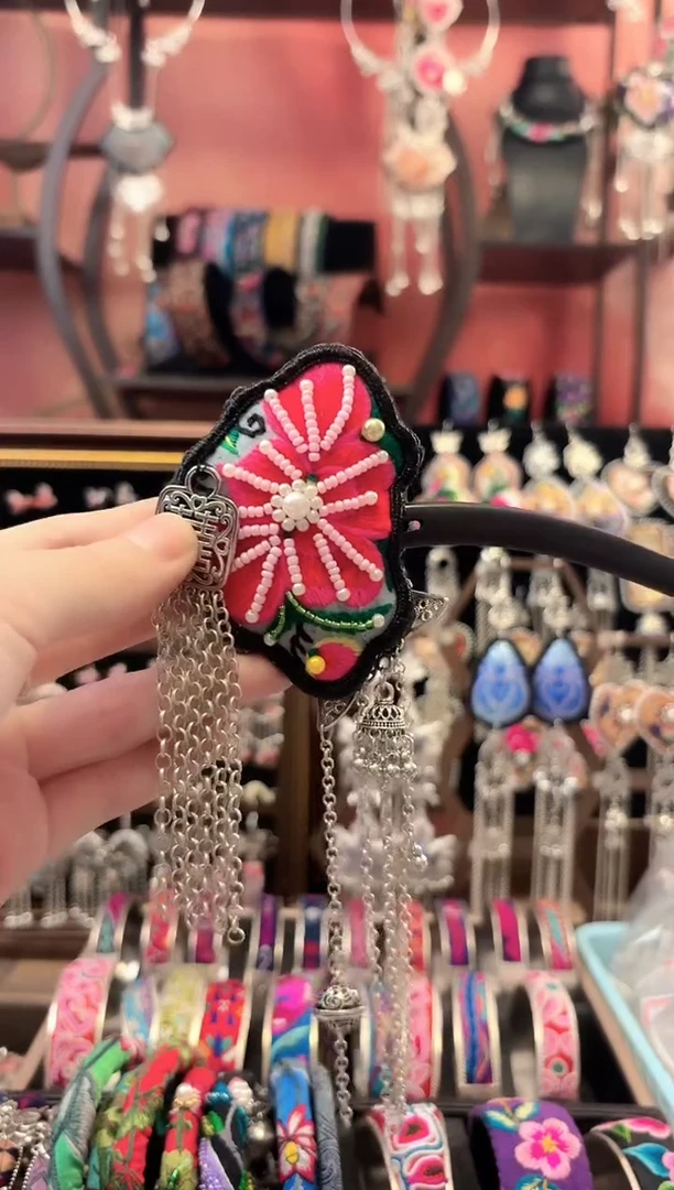 织绣 云织谣民族风精美饰品   270