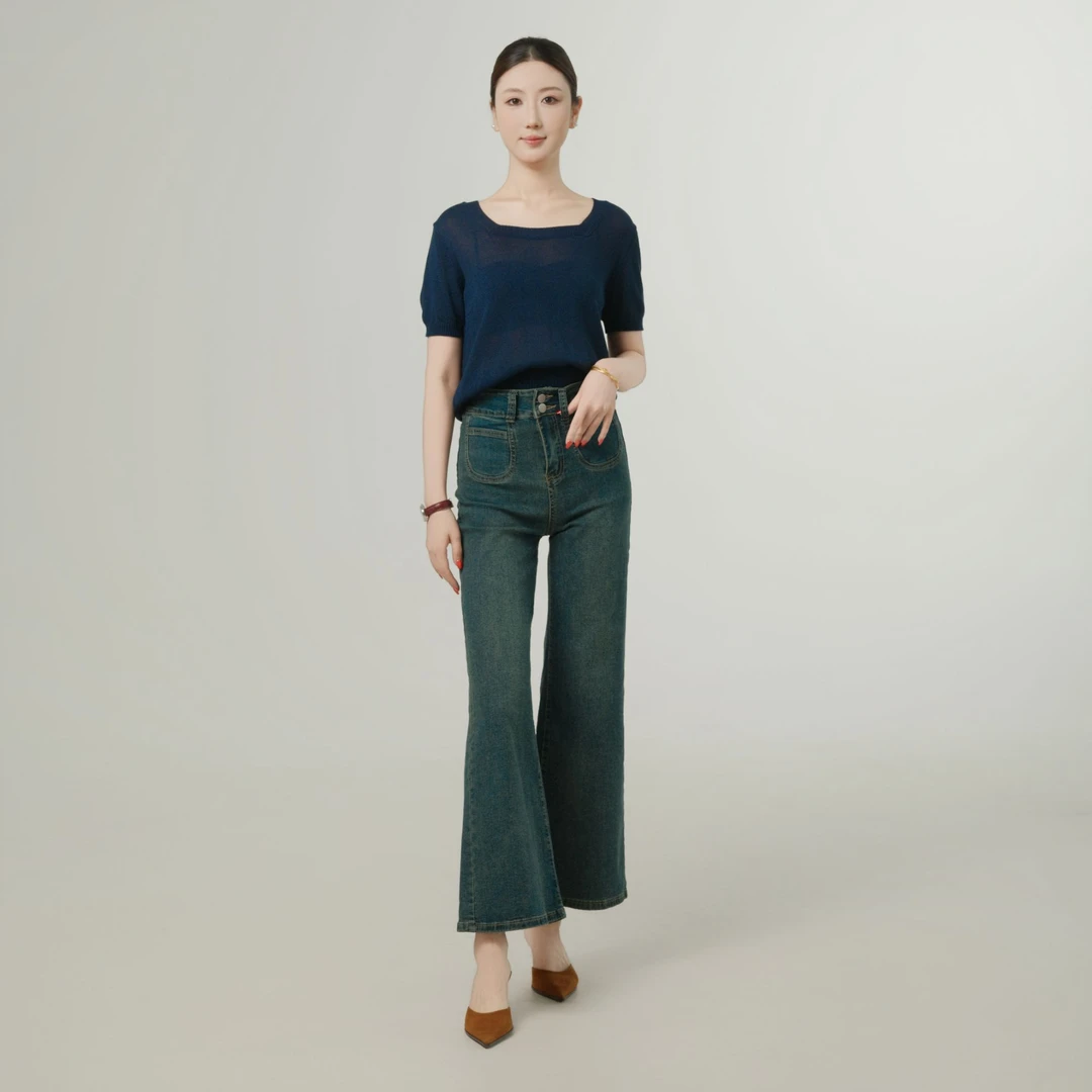 蓝色百搭时尚牛仔裤+慵懒风针织衫