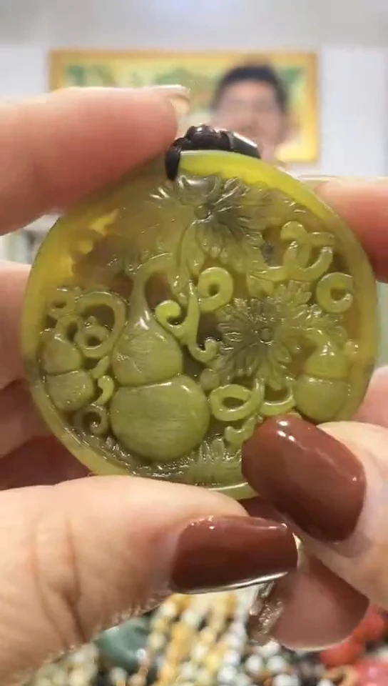 未镶嵌蛇纹石玉吊坠