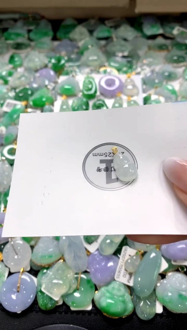 颈饰18K金镶嵌翡翠1111111111111111