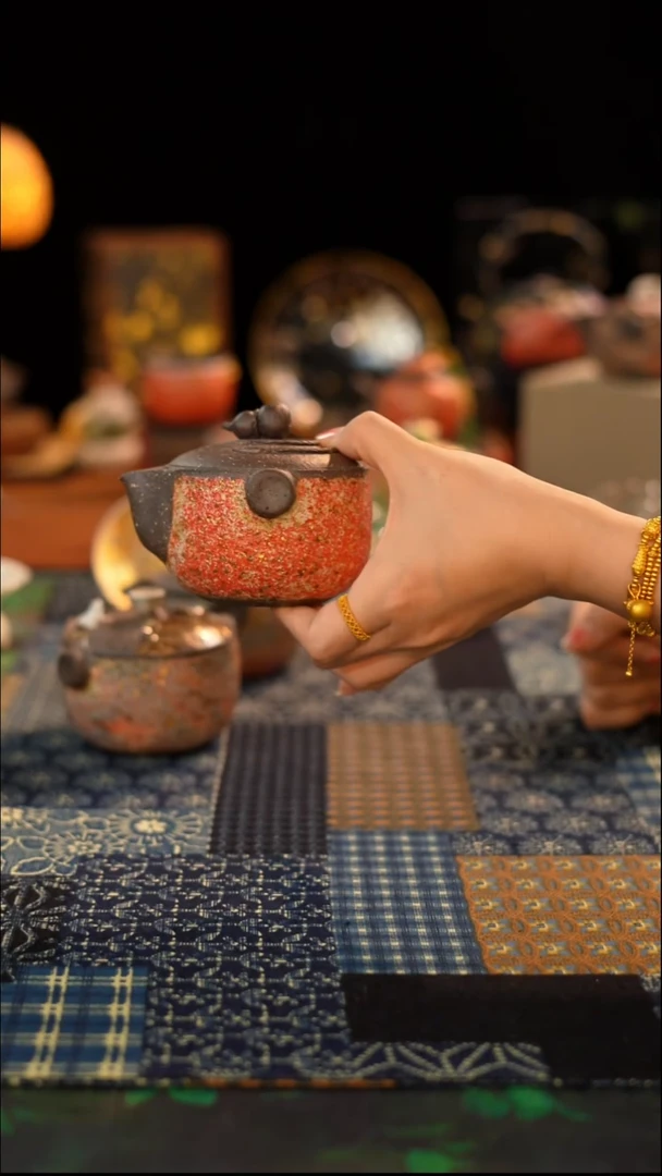 高越岩矿--红金葫芦宝瓶
