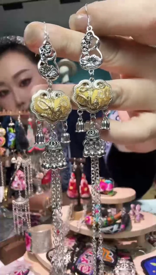刺绣纯手工苗绣非遗耳环