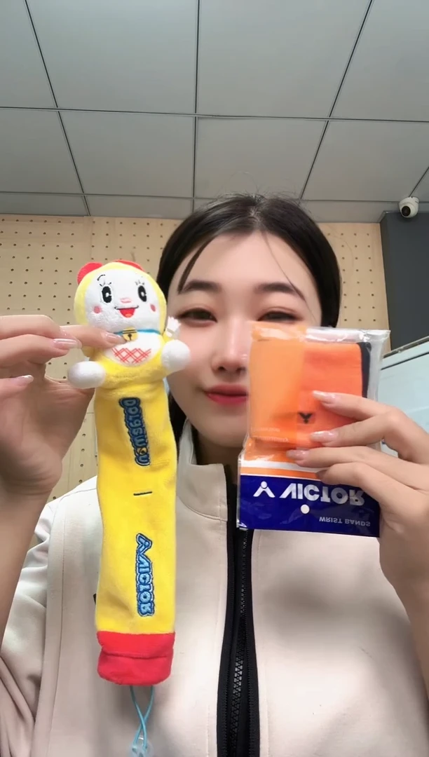 威克多正品微瑕 哆啦美+护腕 76号