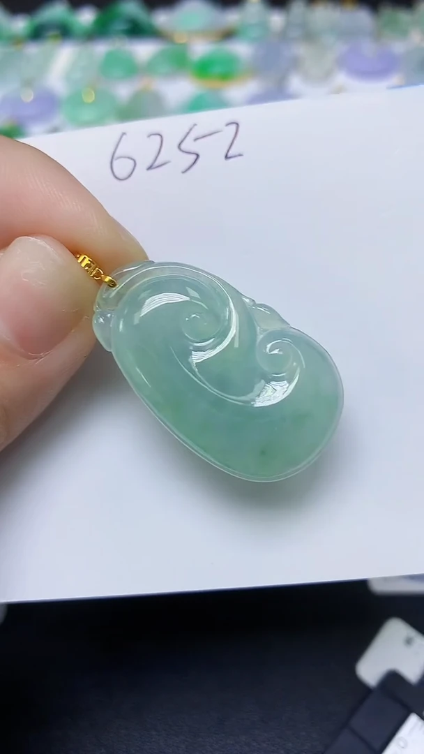 翡翠18K金镶嵌颈饰 天然缅甸翡翠A货