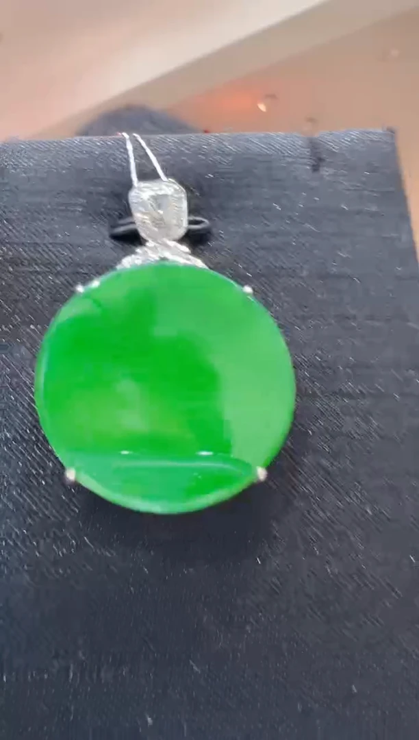 【闪购商品】翡翠吊坠(不含链)18K金镶嵌